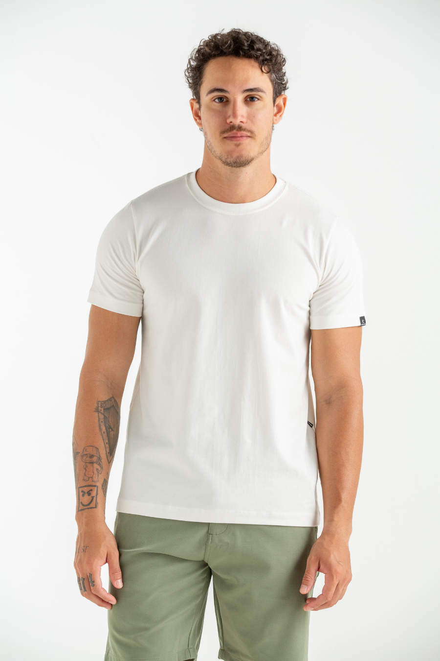 CAMISETA BÁSICA SLIM CONFORT OFF WHITE
