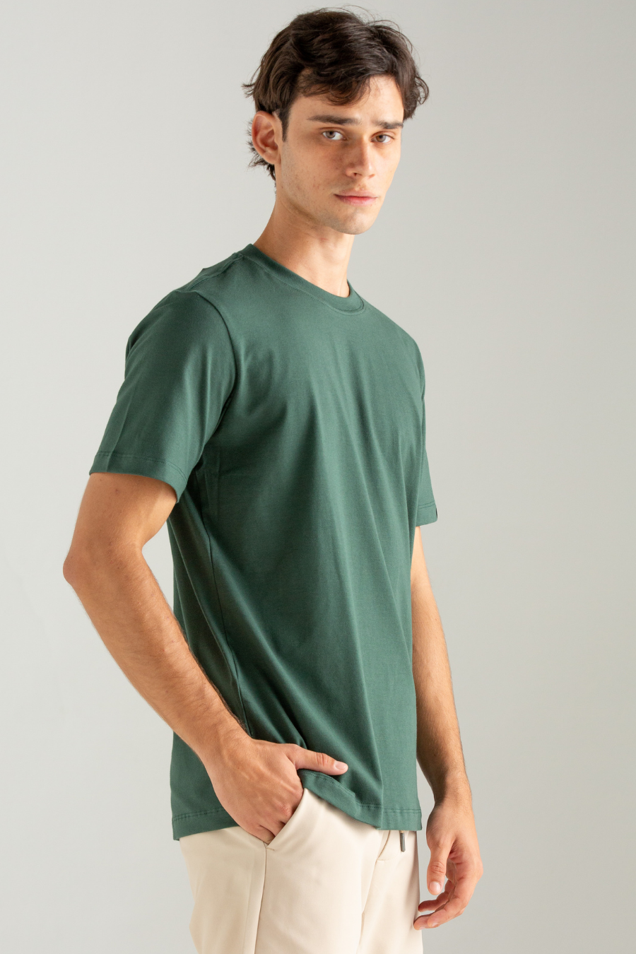 CAMISETA BASICA SLIM CONFORT VERDE MUSGO