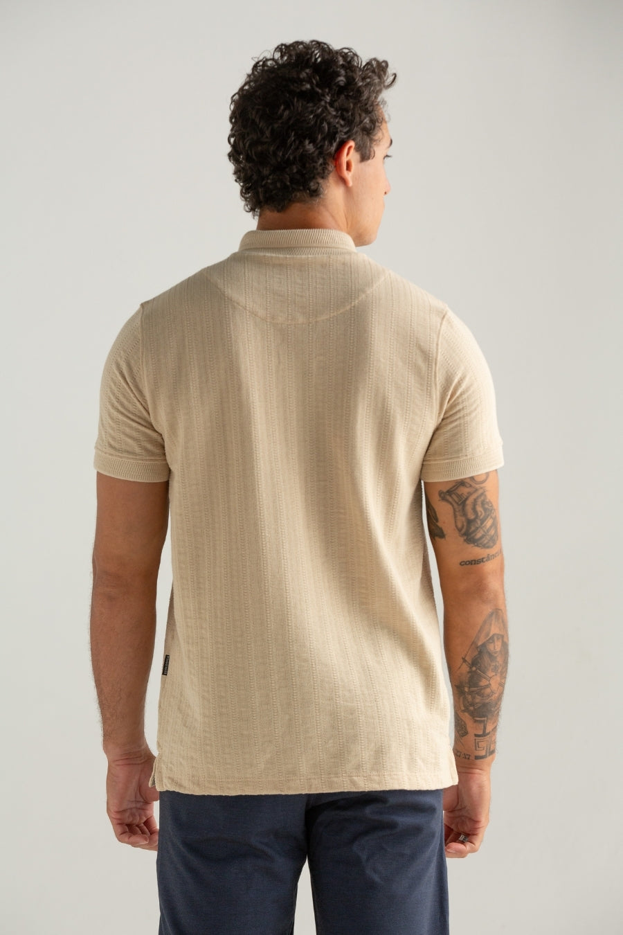 POLO TEXTURIZADO JACKARD ENROSQUEI BEGE