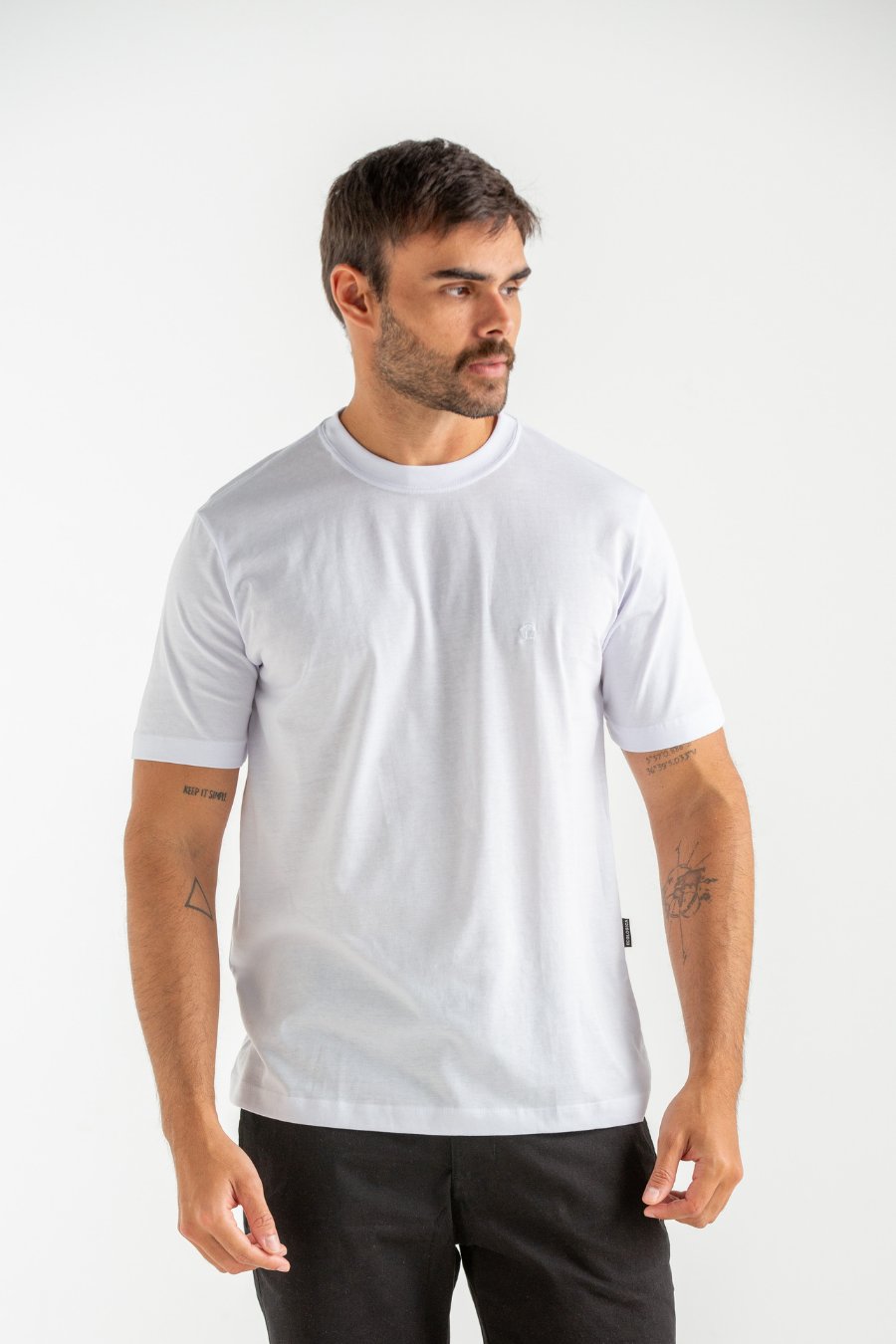 CAMISETA BÁSICA REGULAR FIO 40 BRANCO