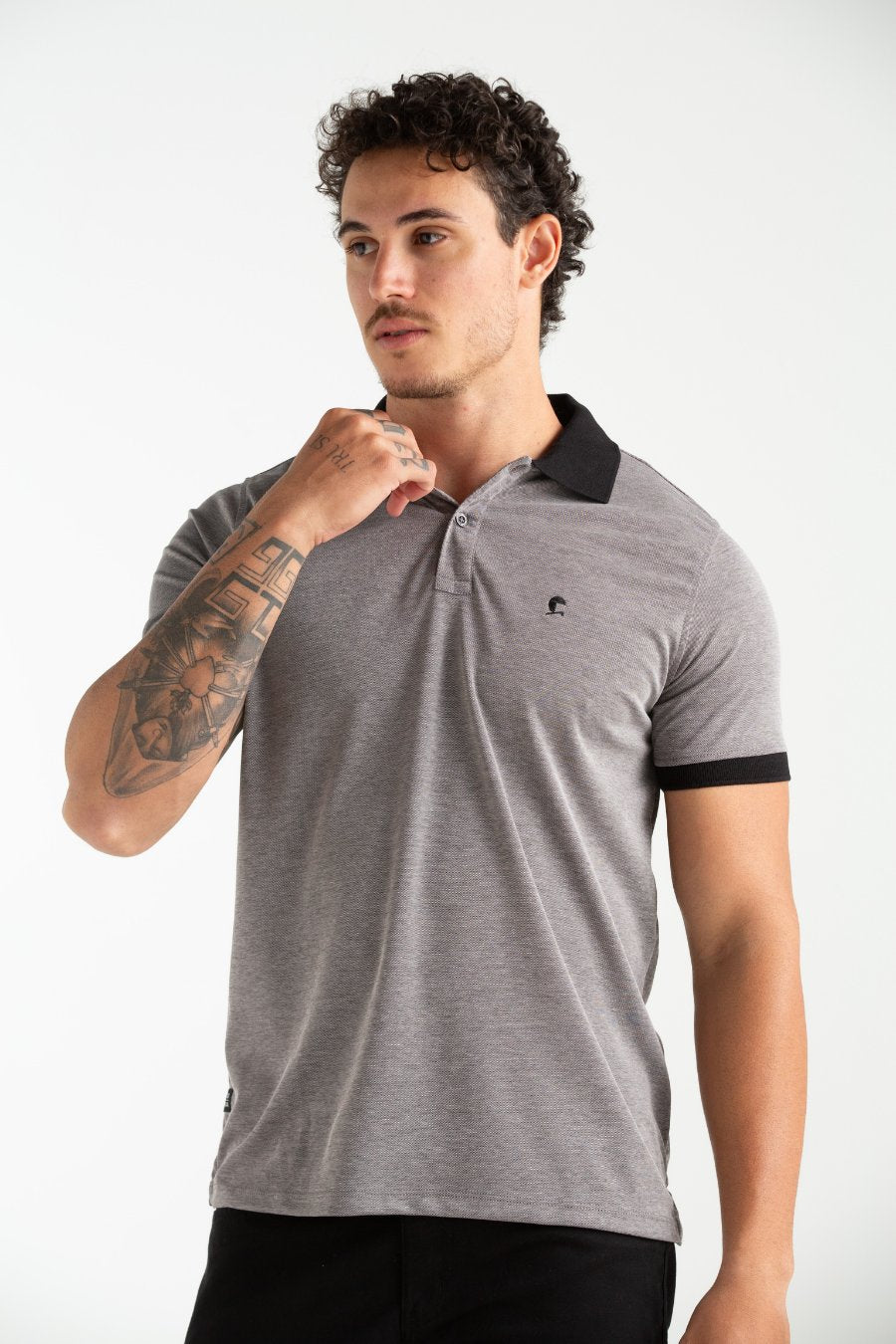 POLO DELFOS GOLD PRETO