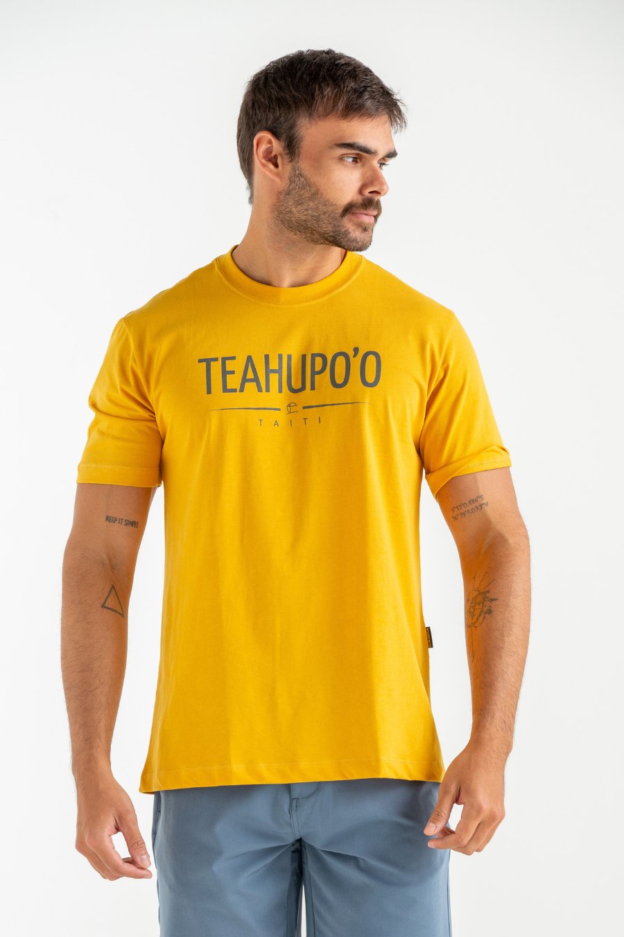 CAMISETA COM SILK TEAHUPOO MOSTARDA