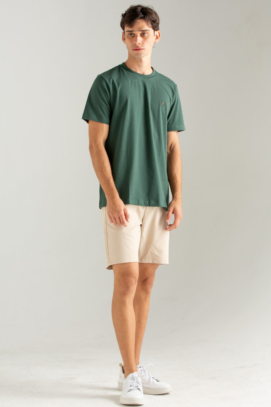 CAMISETA BASICA SLIM CONFORT VERDE MUSGO