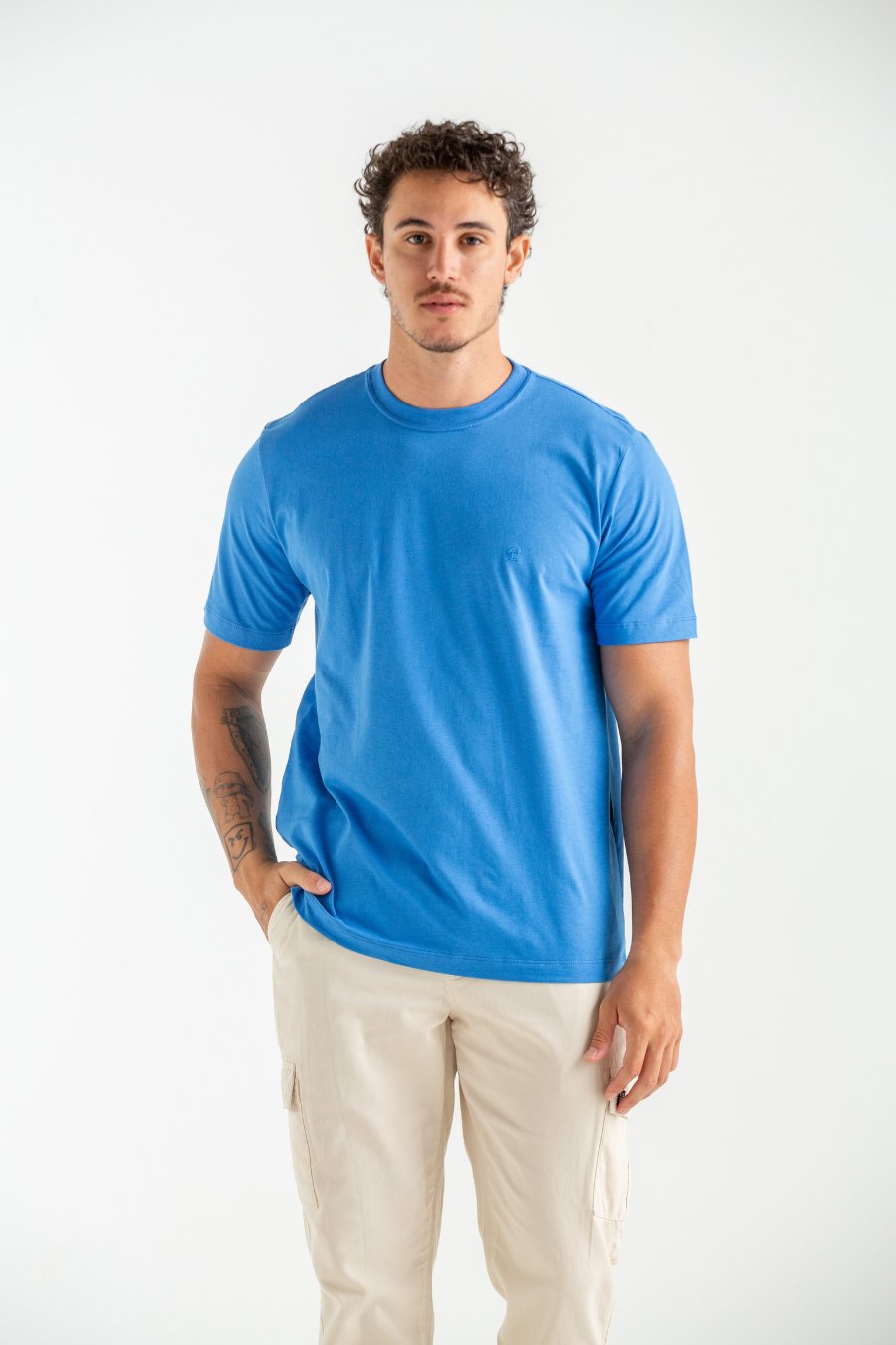 CAMISETA BÁSICA REGULAR FIO 40 AZUL ANIL