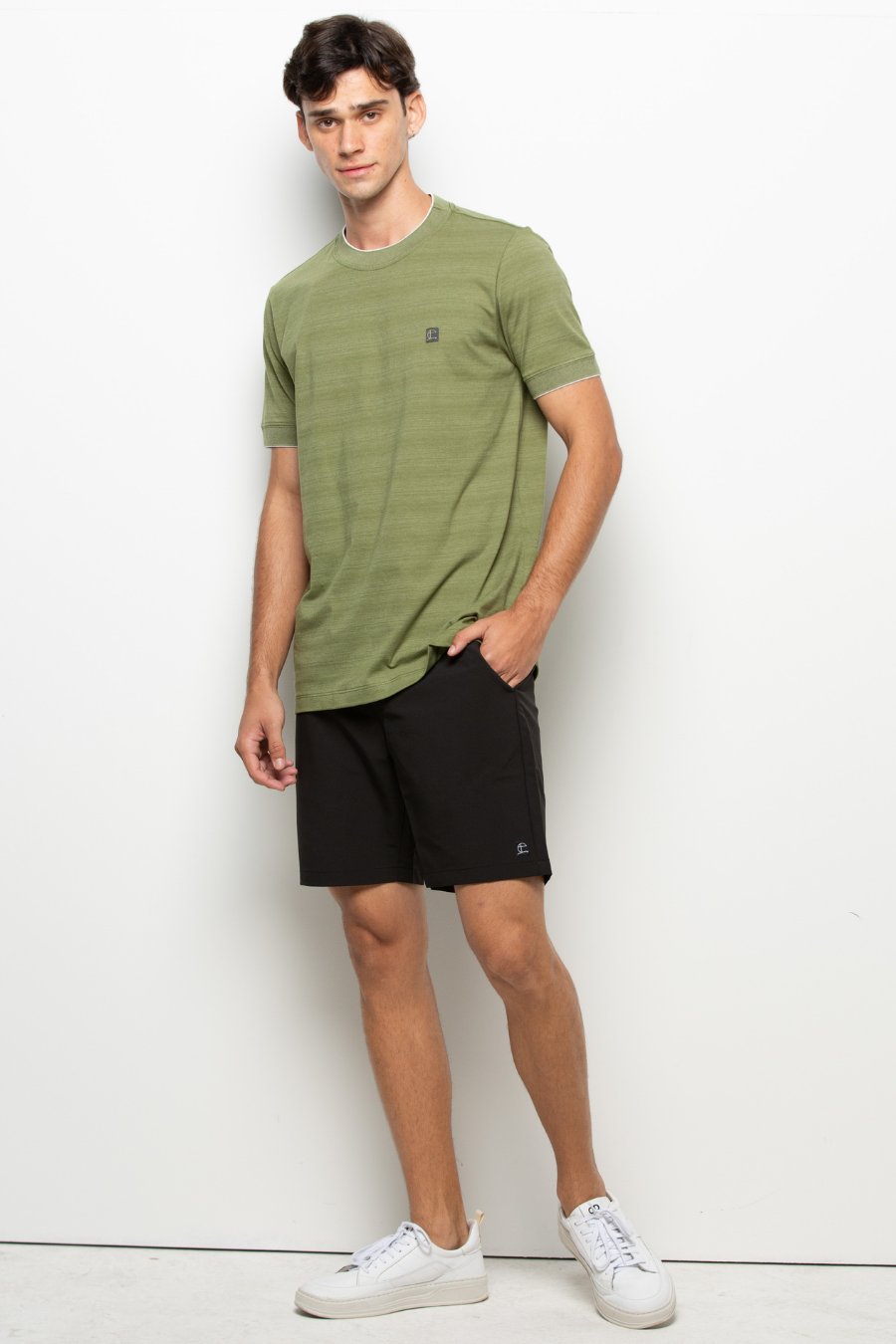 CAMISETA SUNSET COM GOLA E PUNHO VERDE