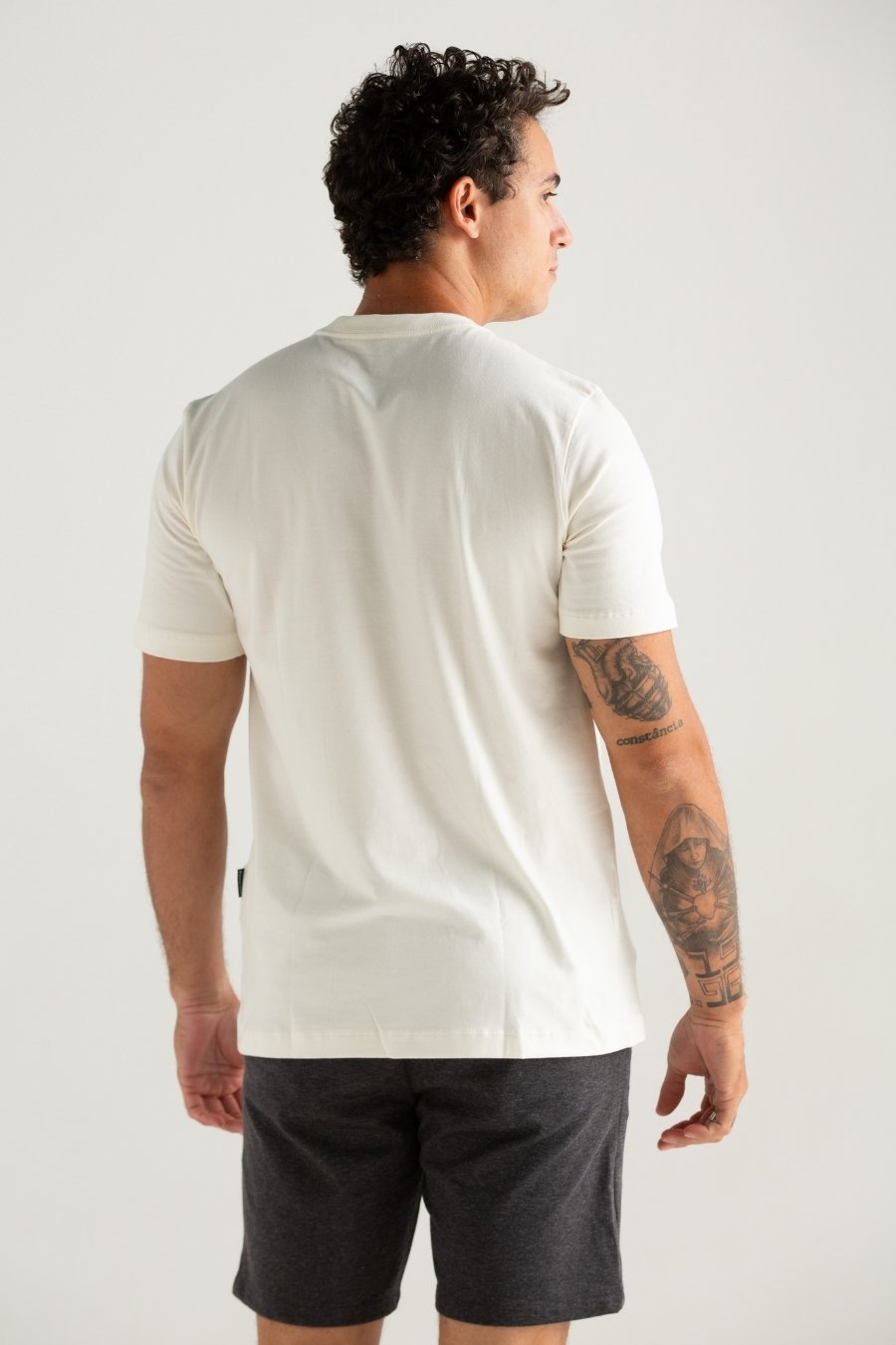 CAMISETA BASICA SLIM CONFORT OFF WHITE