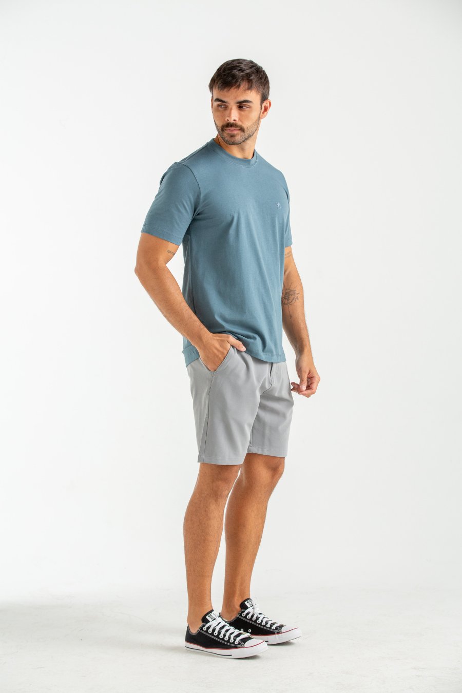 CAMISETA BÁSICA REGULAR FIO 40 CHUMBO