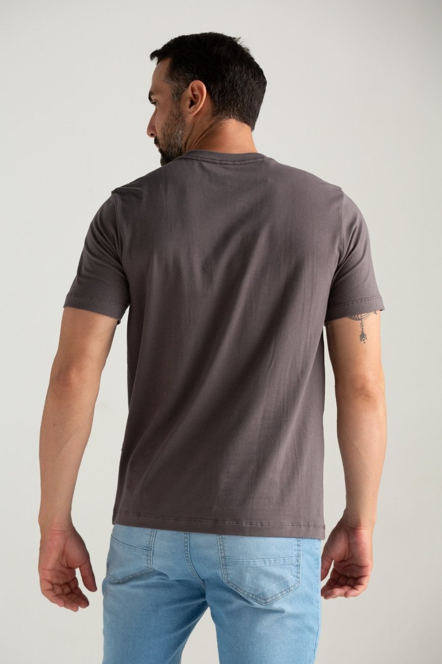 CAMISETA BASICA SLIM CONFORT CHUMBO