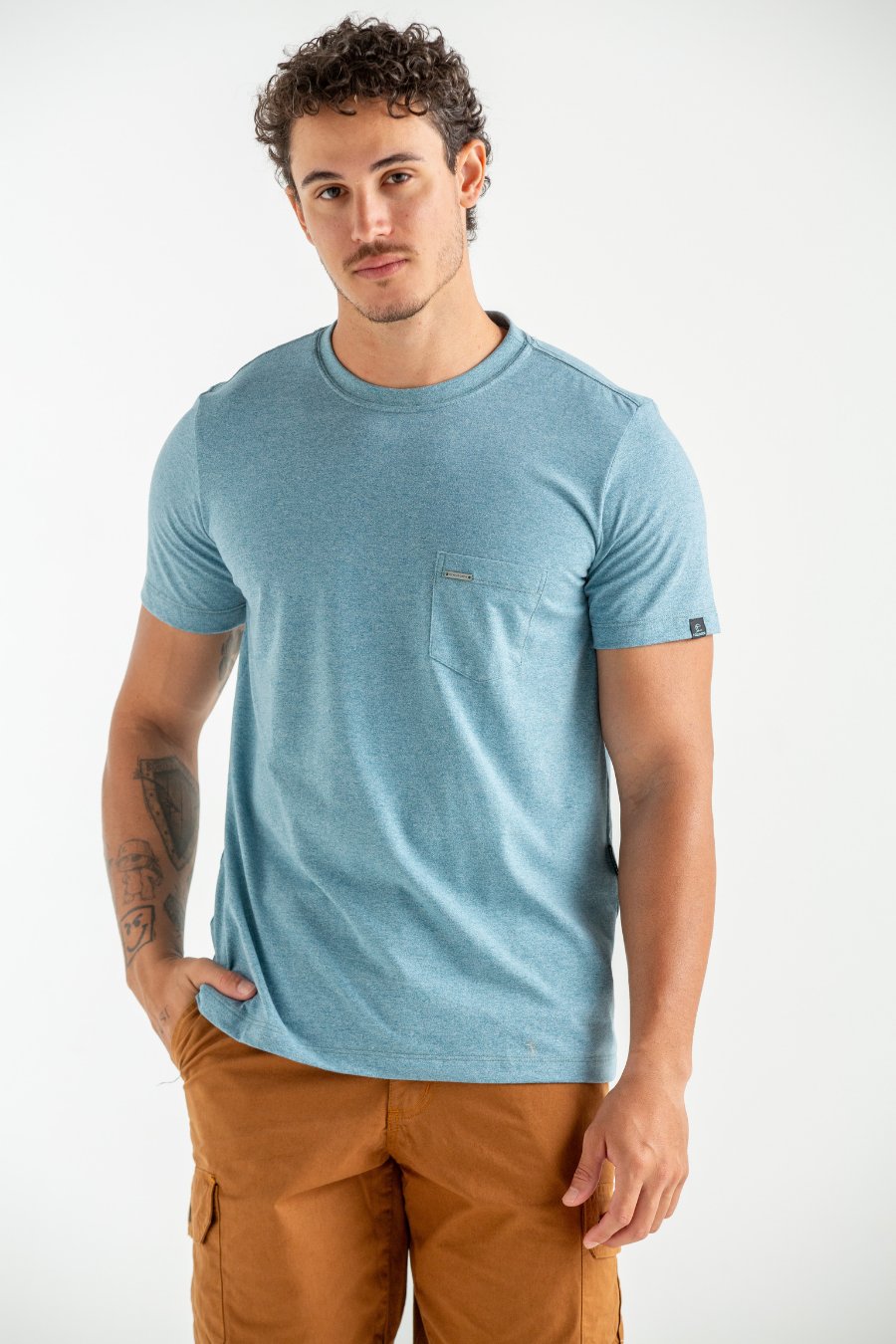 CAMISETA BASICA SLIM MOLINE COM BOLSO PETROLEO