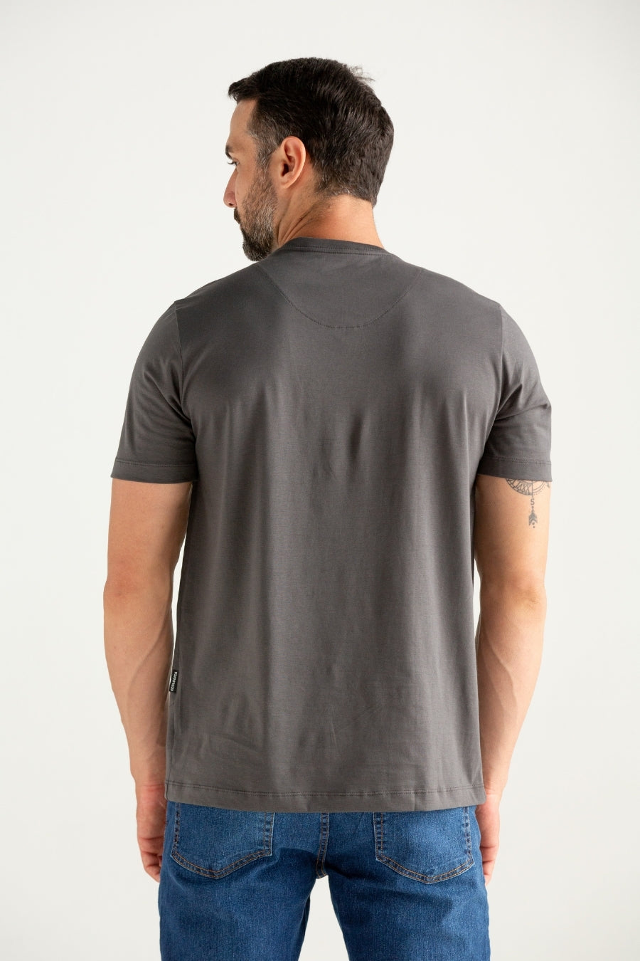 CAMISETA BASICA SLIM PIMA GRID CHUMBO