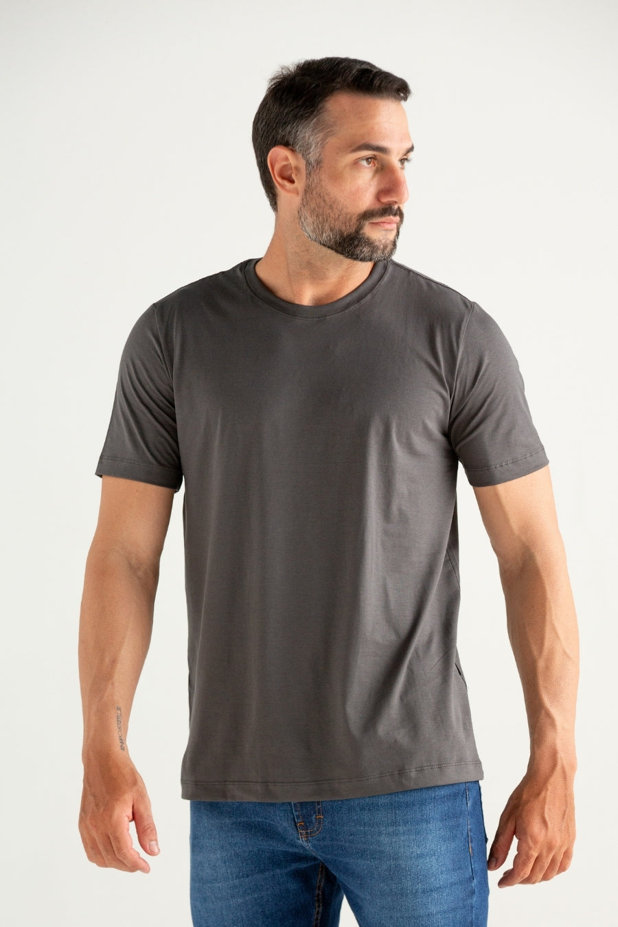 CAMISETA BASICA SLIM PIMA GRID CHUMBO