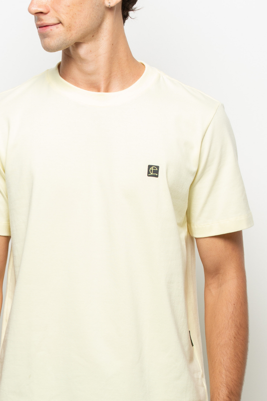 CAMISETA BASICA SLIM CONFORT AMARELO