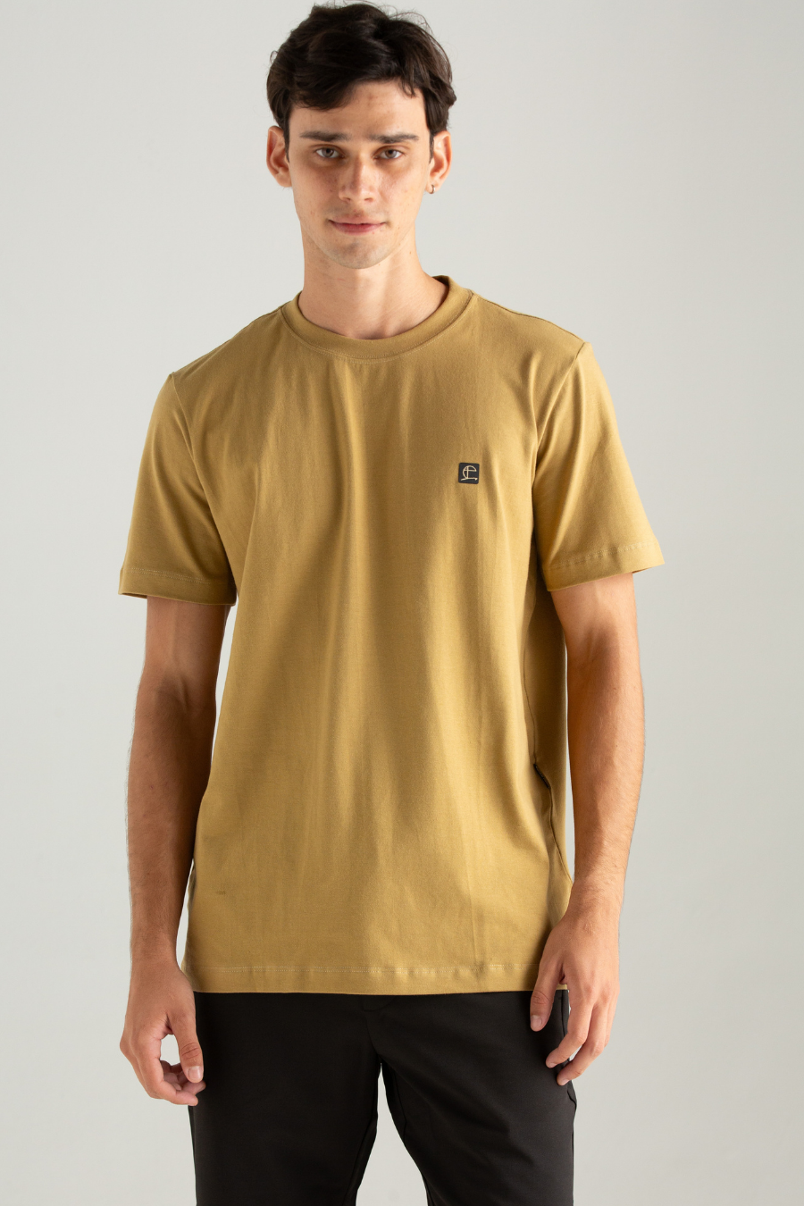 CAMISETA BASICA SLIM CONFORT CAQUI