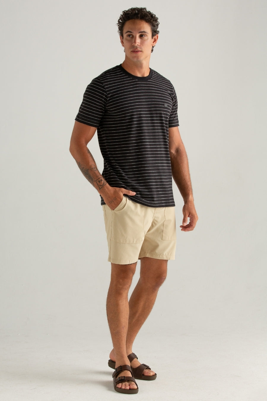 CAMISETA LINHO MISTO LISTRADO PRETO