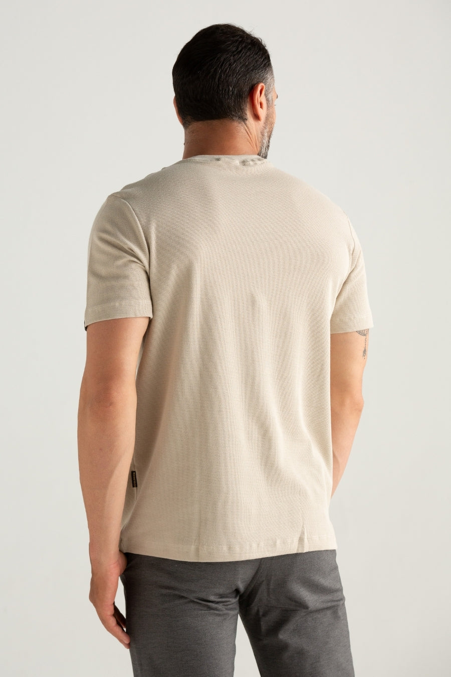 CAMISETA MALHA SLIM EGEU AREIA