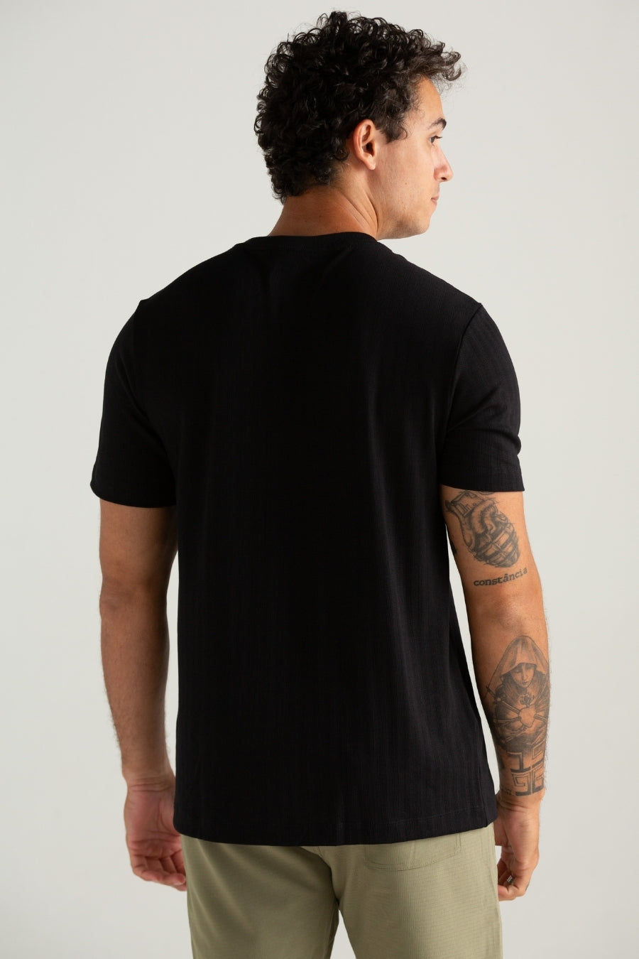 CAMISETA REGULAR TRICOT TEXTURA PRETO