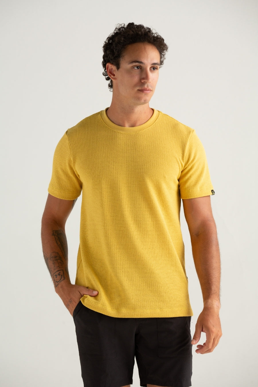 CAMISETA BASICA SLIM HERITAGE AMARELO