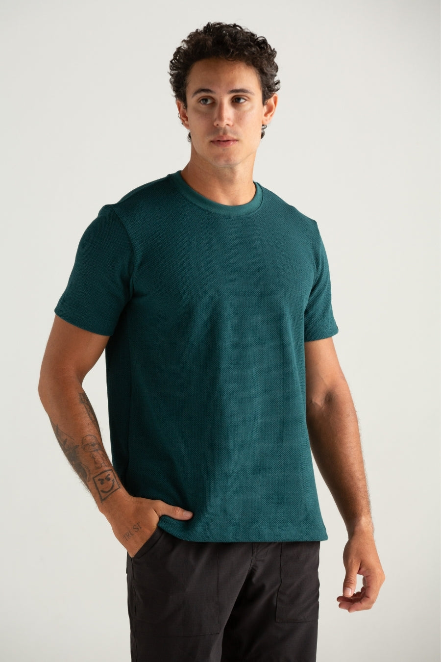 CAMISETA BASICA SLIM HERITAGE VERDE MUSGO