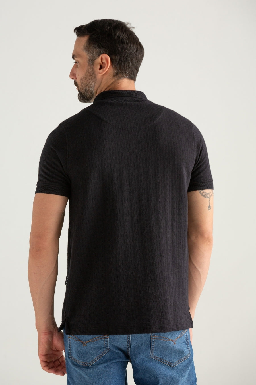 POLO TEXTURIZADO JACKARD ENROSQUEI PRETO