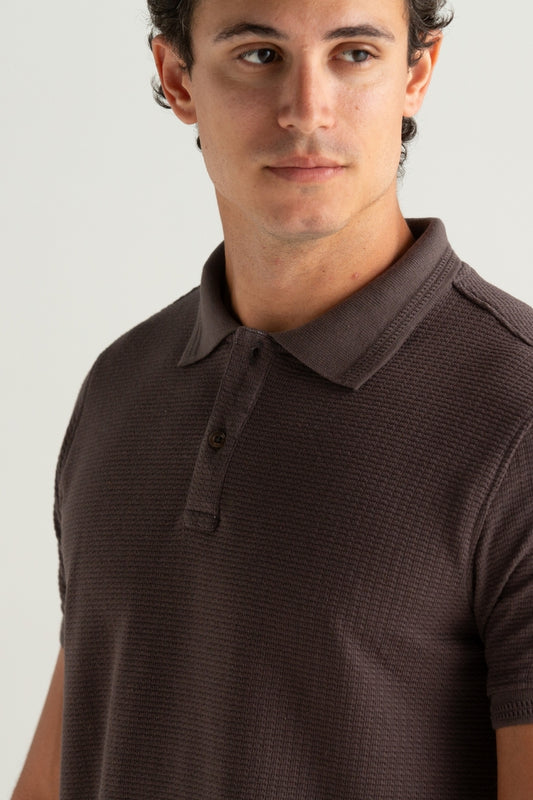 POLO TEXTURIZADO JACKARD ABRACAREI MARROM