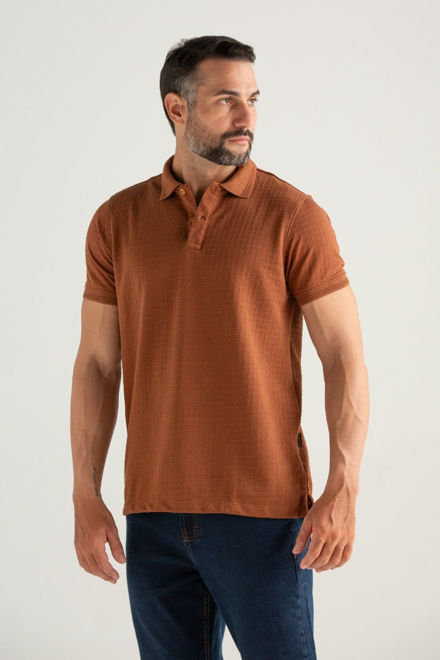 POLO TEXTURIZADO JACKARD BRISEI TIJOLO