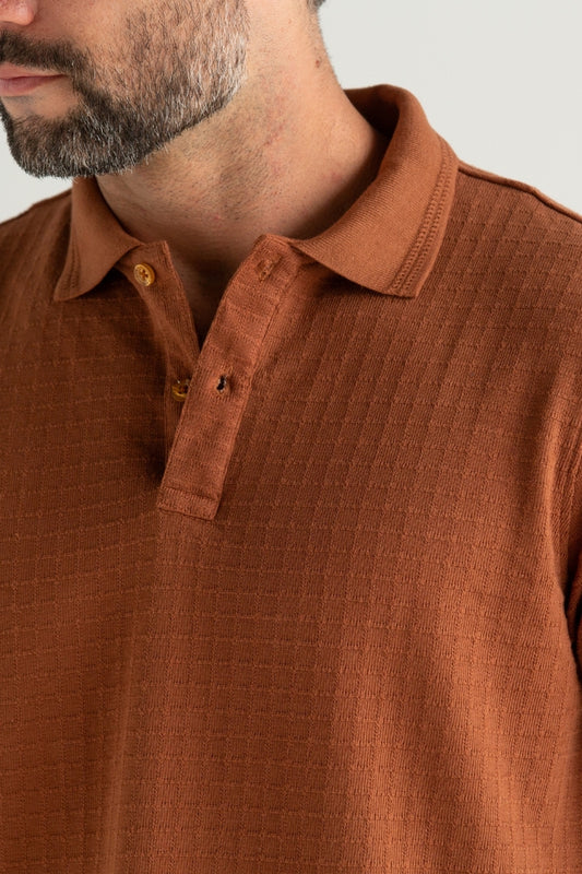 POLO TEXTURIZADO JACKARD BRISEI TIJOLO