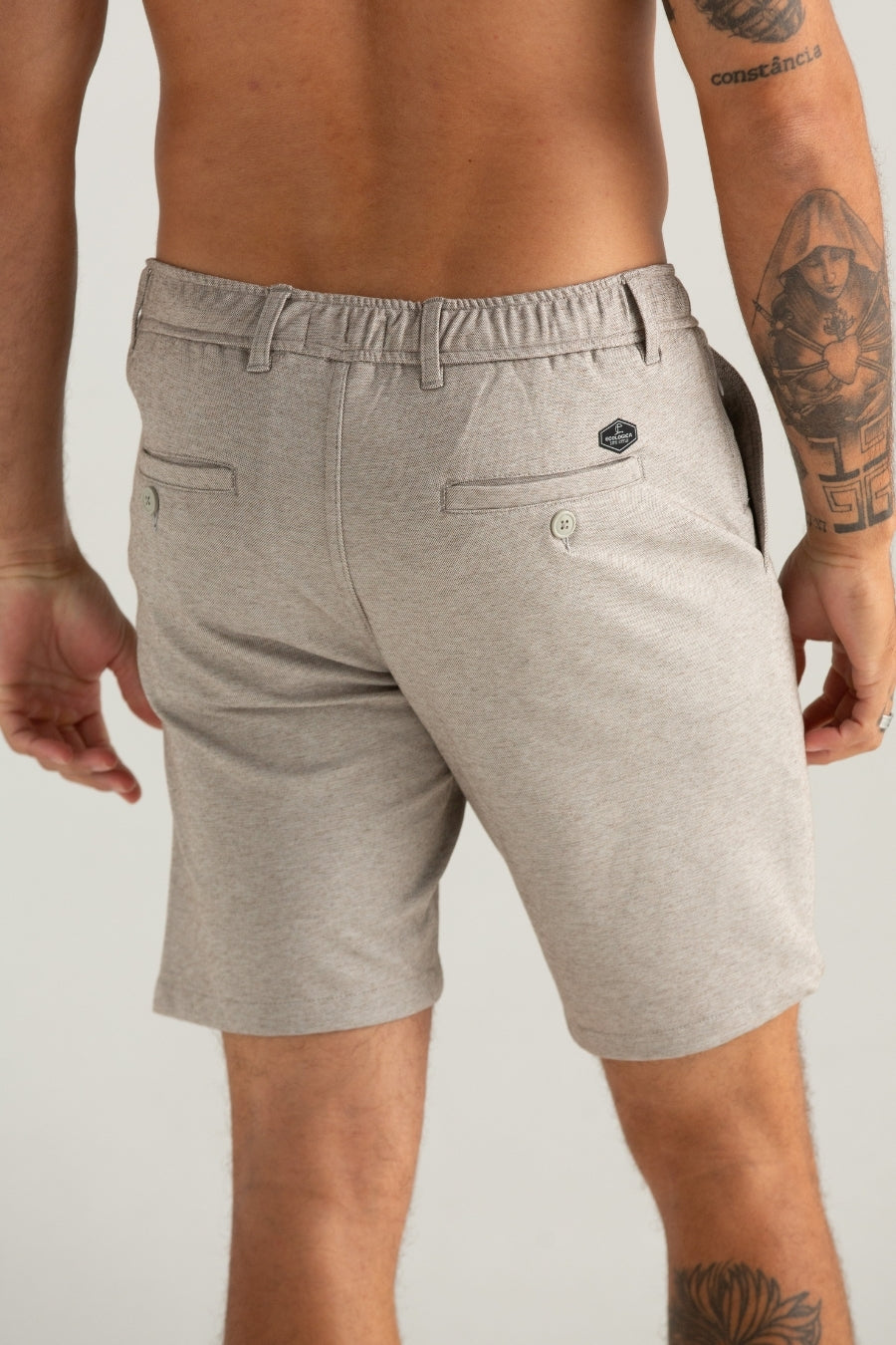 BERMUDA DE TECIDO TECH ELASTICO BEGE