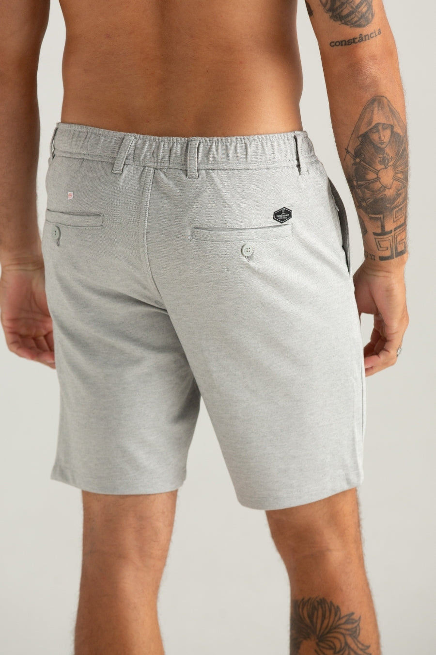 BERMUDA DE TECIDO TECH ELASTICO CINZA