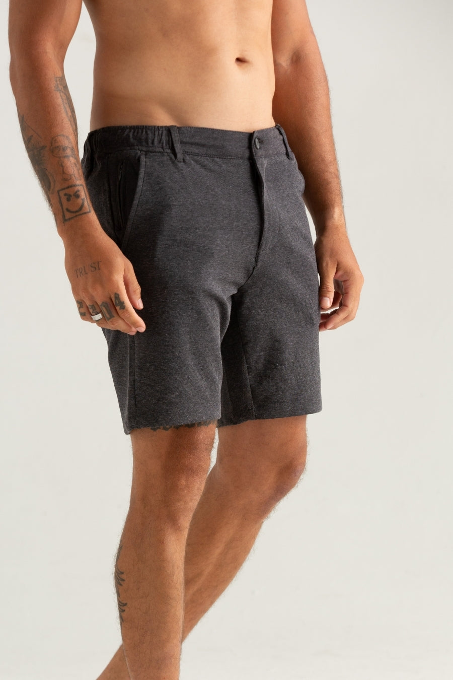 BERMUDA DE TECIDO TECH ELASTICO  PRETO