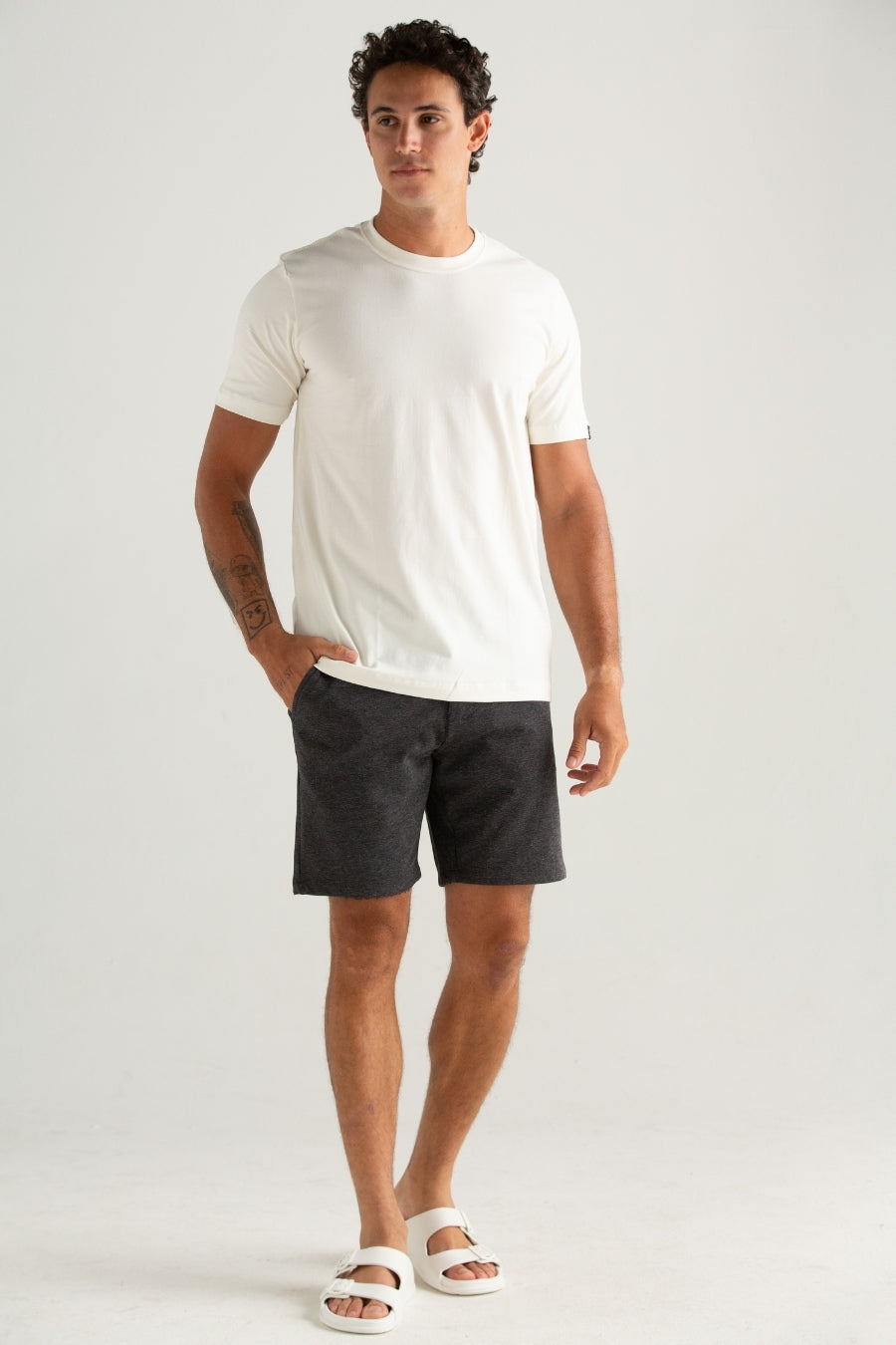 BERMUDA DE TECIDO TECH ELASTICO  PRETO