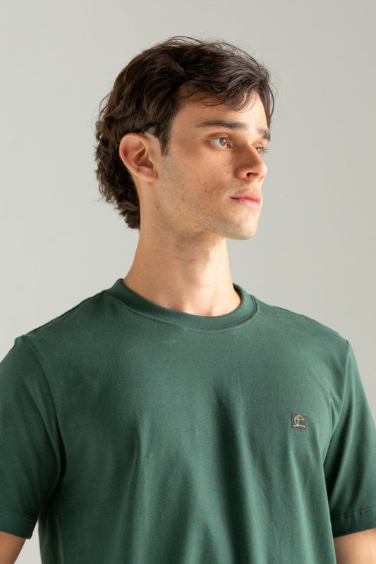 CAMISETA BASICA SLIM CONFORT VERDE MUSGO