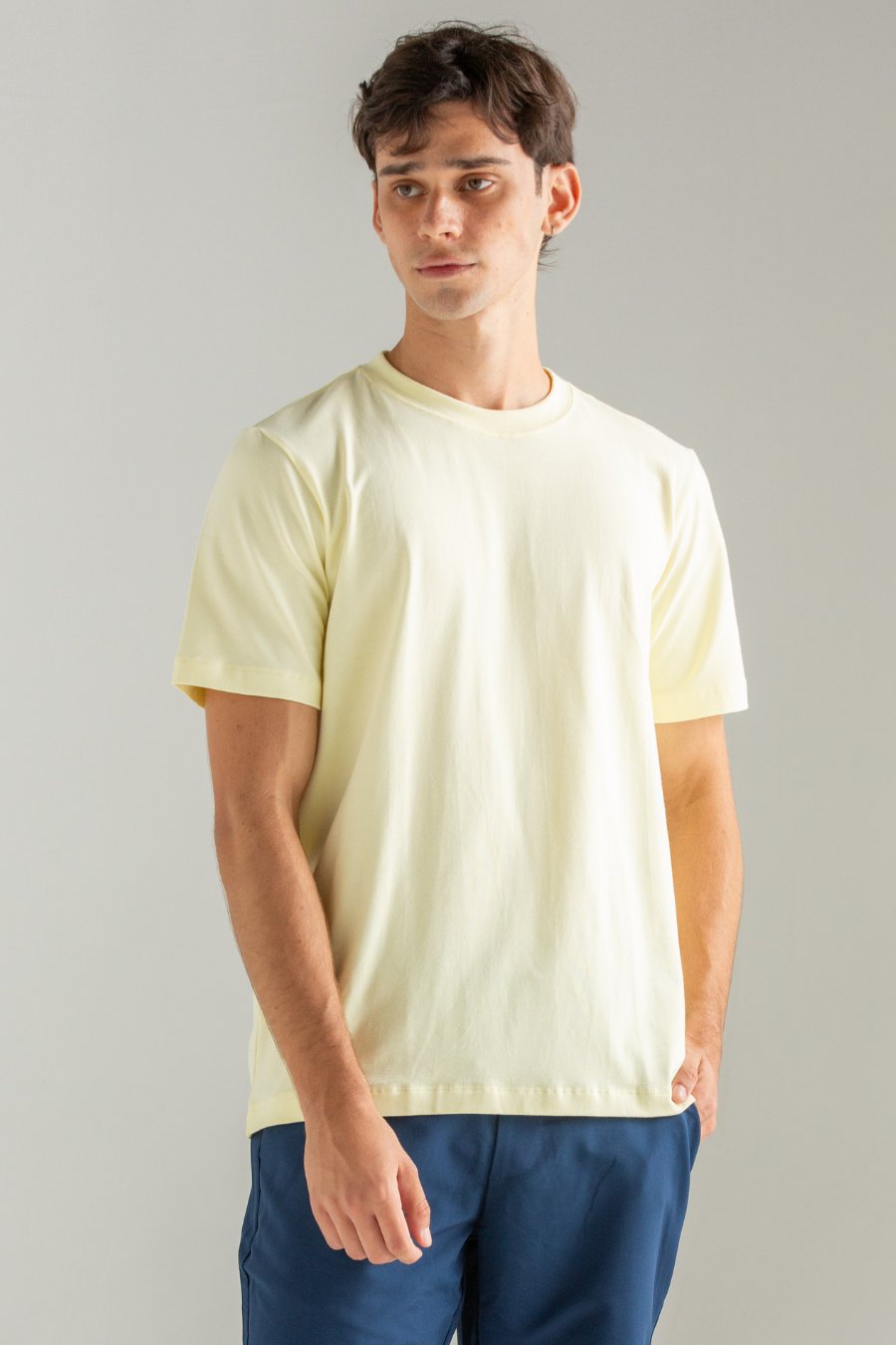 CAMISETA BASICA SLIM CONFORT AMARELO