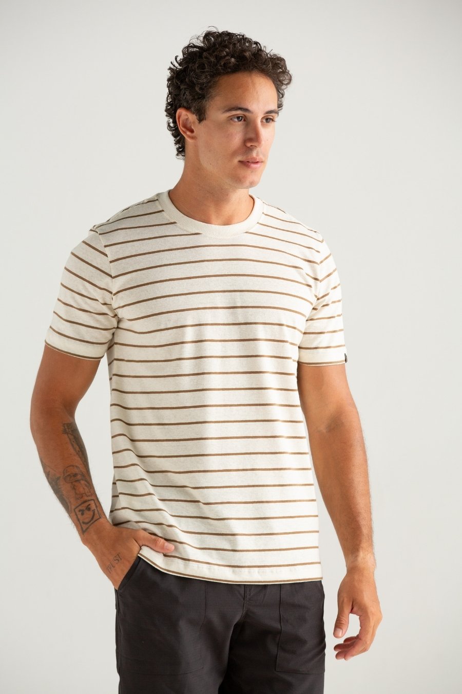 CAMISETA MALHA CANHAMO LISTRADO OFF WHITE