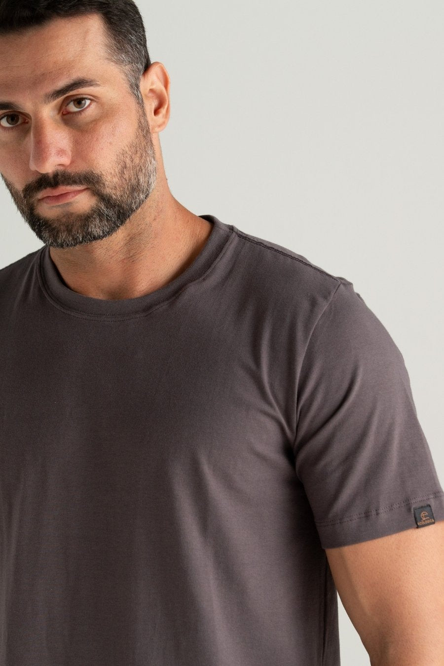 CAMISETA BASICA SLIM CONFORT CHUMBO
