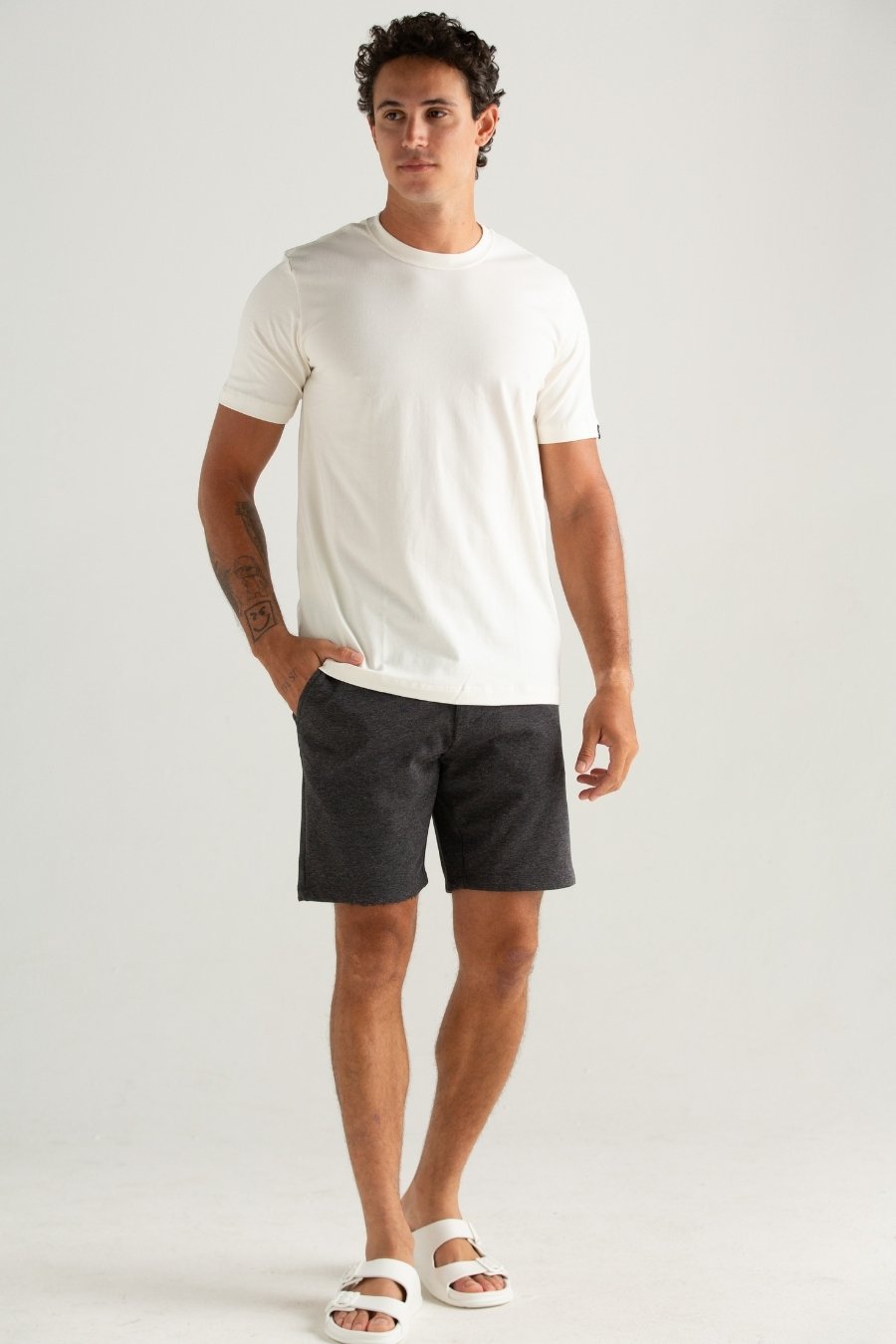 CAMISETA BASICA SLIM CONFORT OFF WHITE