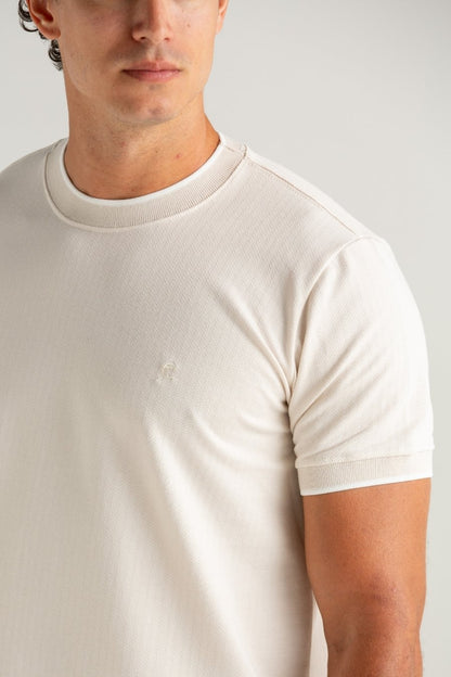 CAMISETA BRILHO DO SOL C/GOLA E PUNHO OFF WHITE