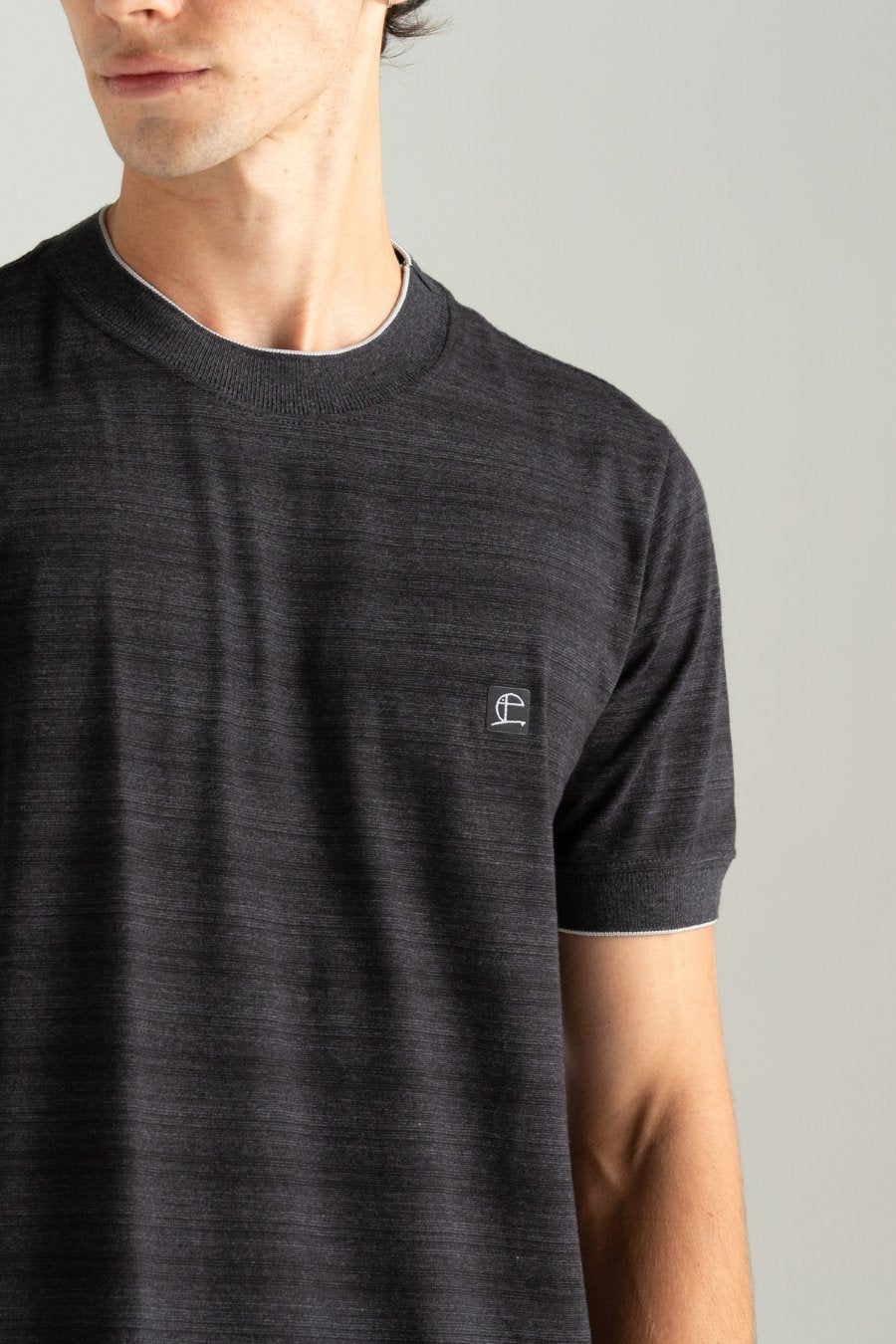 CAMISETA SUNSET COM GOLA E PUNHO PRETO