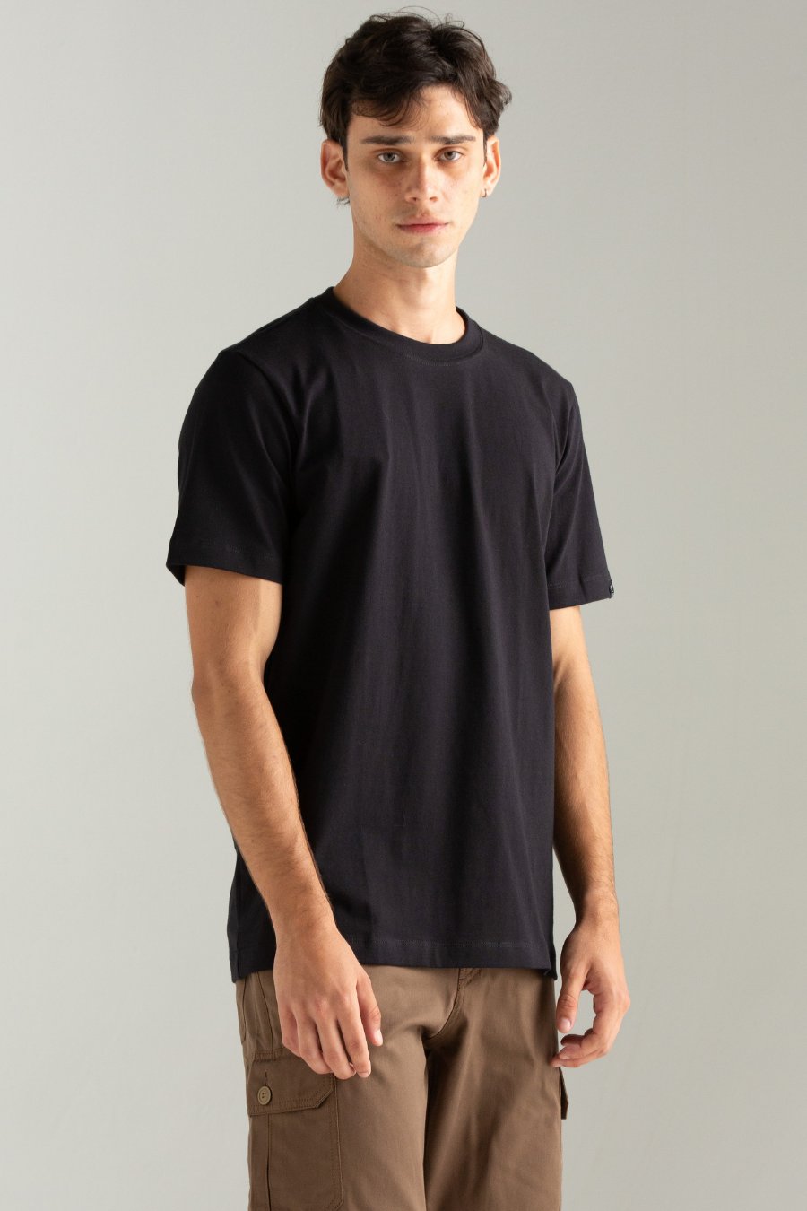 CAMISETA BASICA SLIM CONFORT PRETO